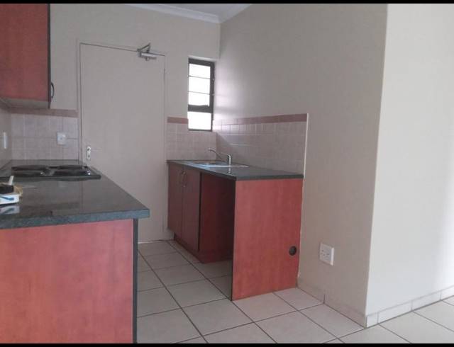 2 BEDROOM PROPERTY TO RENT IN KOSMOSDAL